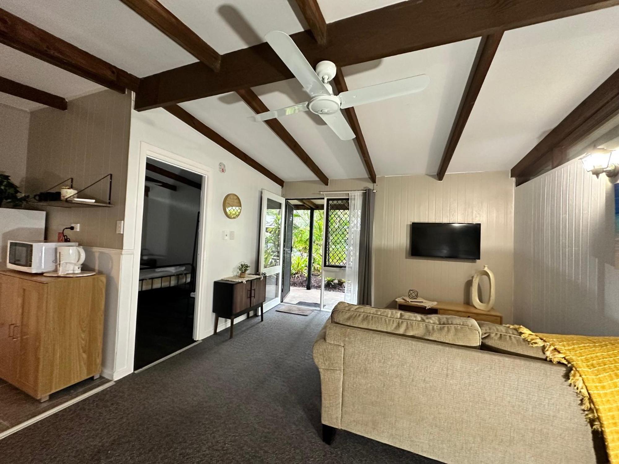 Colonial Village Resort Hervey Bay Exteriör bild